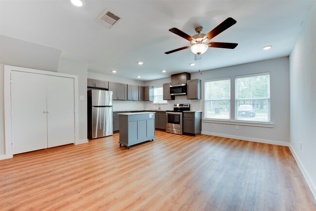 Building Photo - 8635 Sunderland Rd