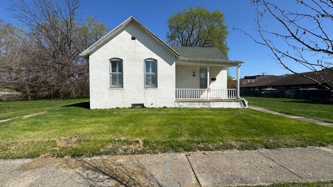Building Photo - Great Home Near Hospital!