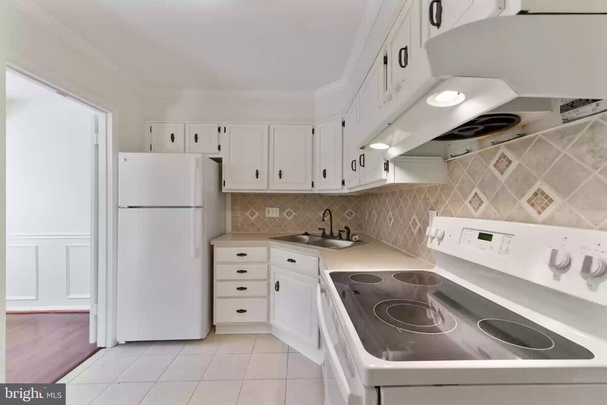 Foto principal - 221 Crocker Dr