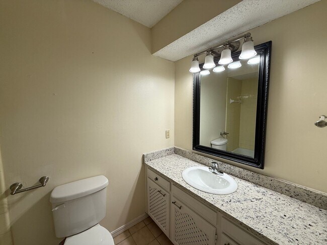 Foto del edificio - Huge Living Area, Storage Shed, Fenced Yard 3 bedroom Home