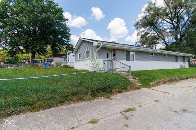 Foto del edificio - 1102 N Somerset Ave