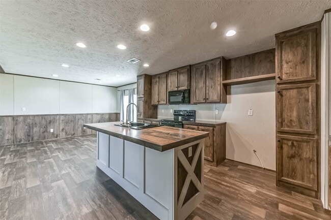 Building Photo - 1566 County Rd 610