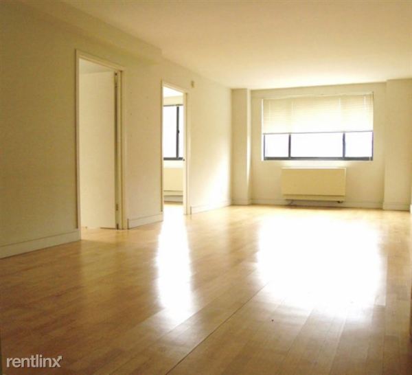 Building Photo - 330 W 95th St