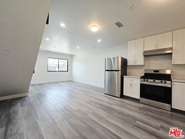 Foto del edificio - 4110 1/2 Normandie Ave