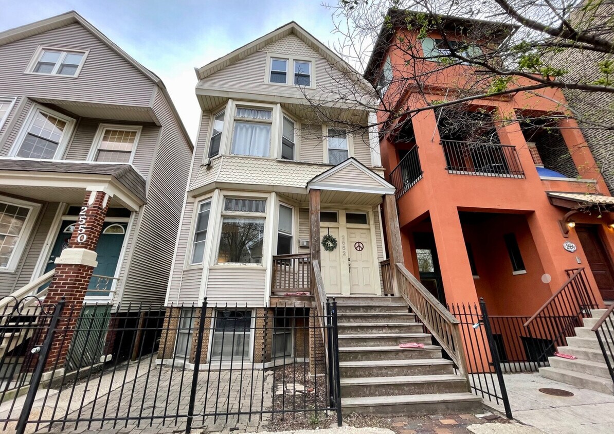 Primary Photo - 2552 N Southport Ave