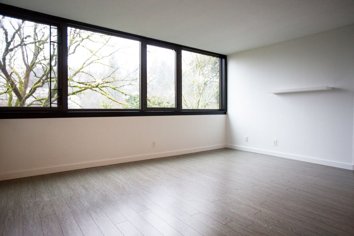 Goose Hollow 1 Bedroom Available Now ! - Goose Hollow 1 Bedroom Available Now !
