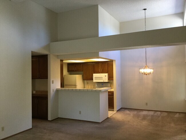 Foto del edificio - AVAILABLE NOW 2 bedroom 2 bath condo in Ne...
