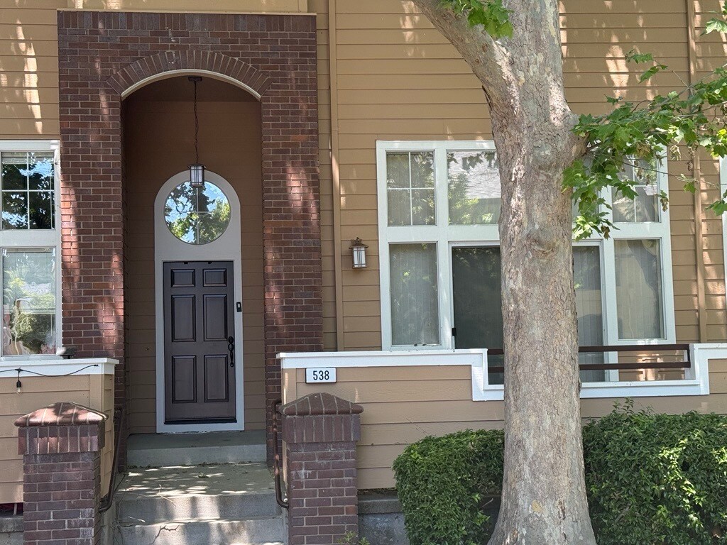 Foto principal - 538 Mill River Ln