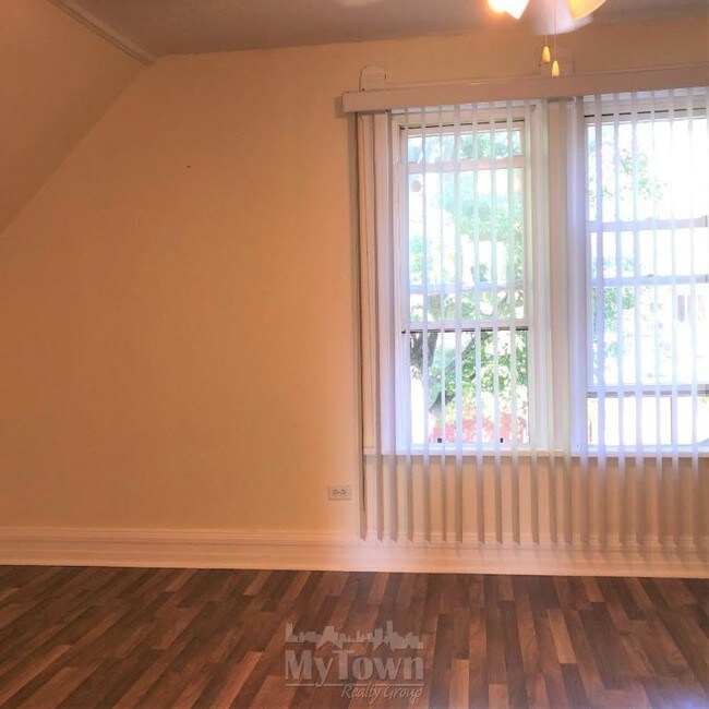 Building Photo - 4540 N Oakley Ave