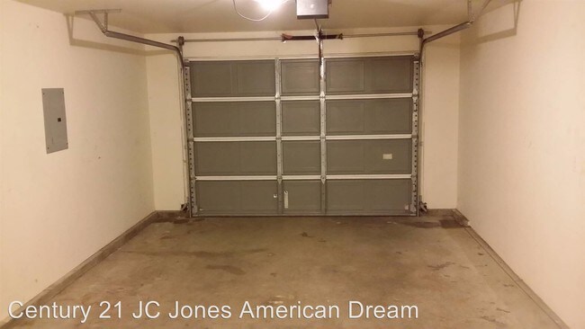 Building Photo - 1318 Golden Park Dr