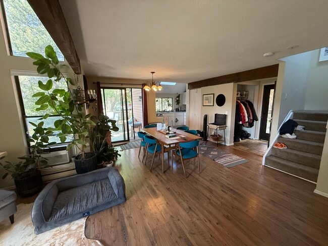 Foto del edificio - Spacious End-Unit Townhome in Scenic Shanahan Ridge