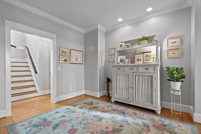 Building Photo - 2050 Midland Rd