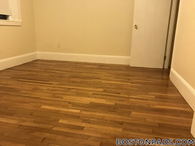 Foto del edificio - 12 Dean Rd