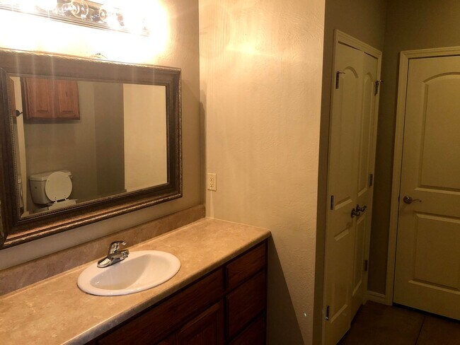 Building Photo - Now Available for Showings! 2 bed/2 bath w...
