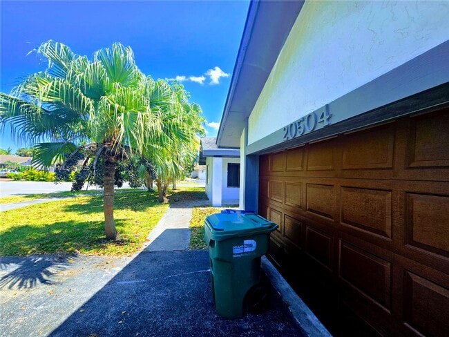 Building Photo - 20504 NE 9th Ct