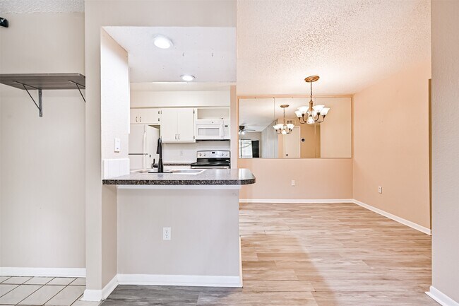 Foto del edificio - 260 El Dorado Blvd