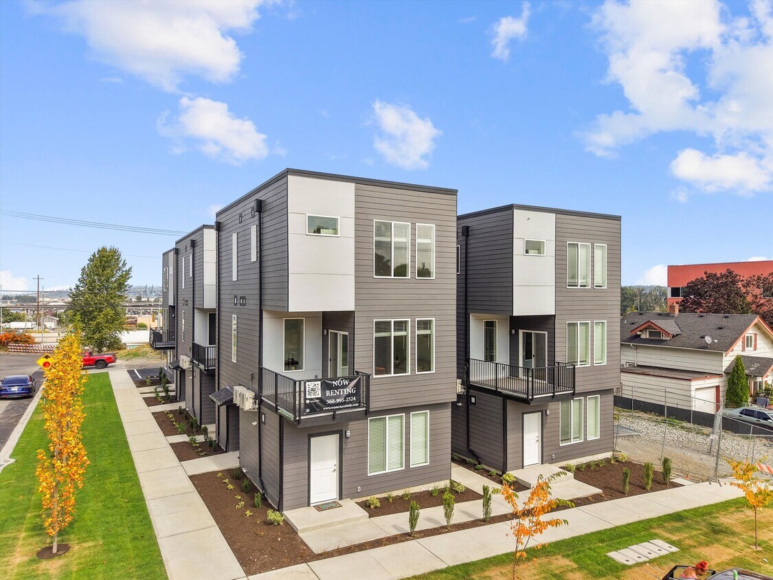 Foto principal - Brand New 2 Bedroom 2 Bath Available for Rent