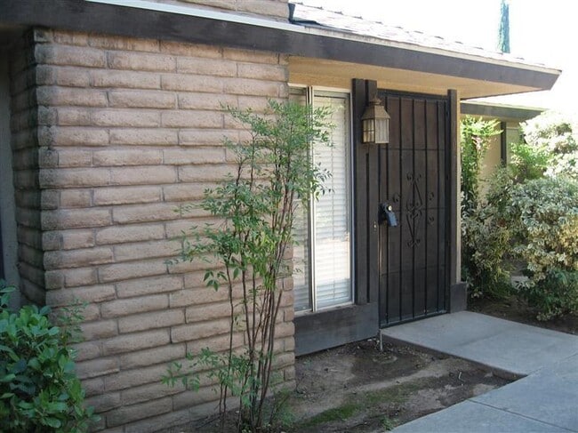 Foto del edificio - 5771 N Valentine Ave