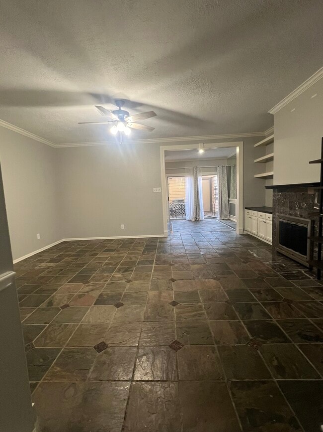 Building Photo - 736 Country Pl Dr