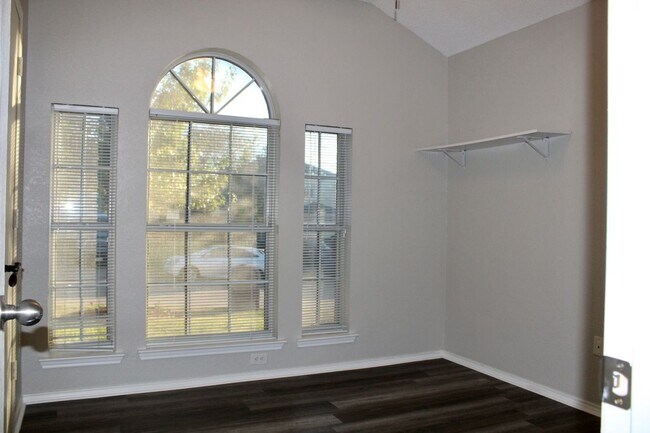 Building Photo - 10252 Tustin Terrace