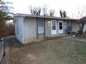 Building Photo - 176 Landings Dr