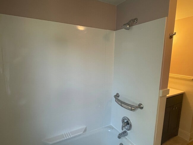 Refreshed tub/shower - 2924 Emerson Ave N
