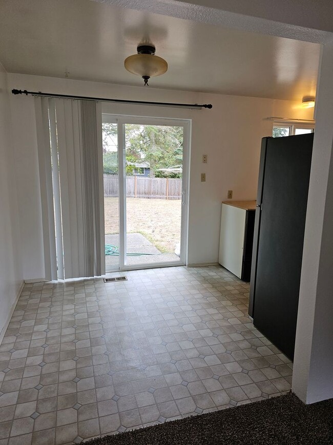 Building Photo - Charming 4 bedroom Rambler in Desirable Bo...