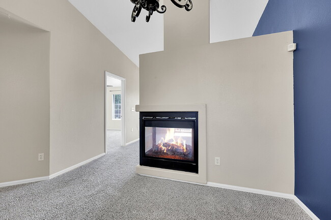 Building Photo - $1,750.00, 4 bed, 3 bath, located in Color...