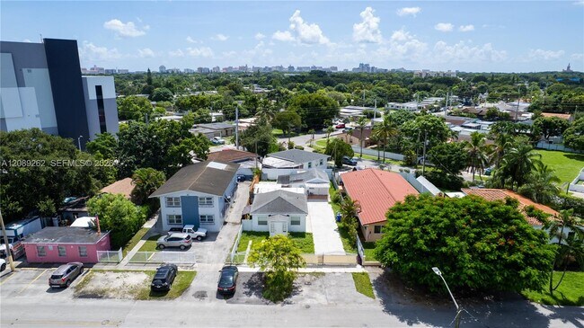 Building Photo - 27 SW 55th Avenue Rd