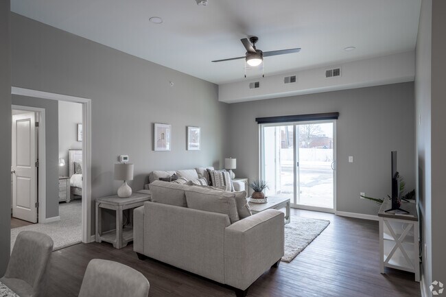 Foto del edificio - Parkway Luxury Apartments