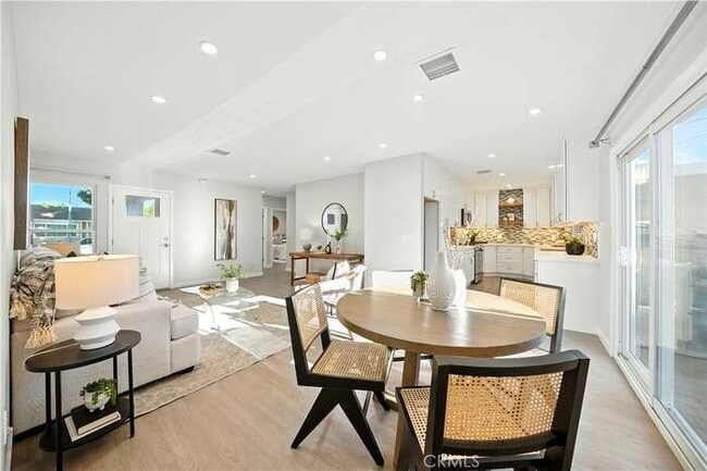 Building Photo - 5613 Oliva Ave