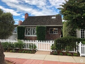 Building Photo - 517 1/2 Marguerite Ave