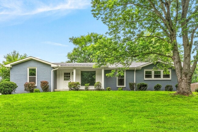 Building Photo - Beautiful Pet Friendly 3 bedroom home for ...