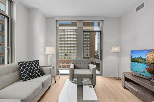 Building Photo - 400 Army Navy Dr