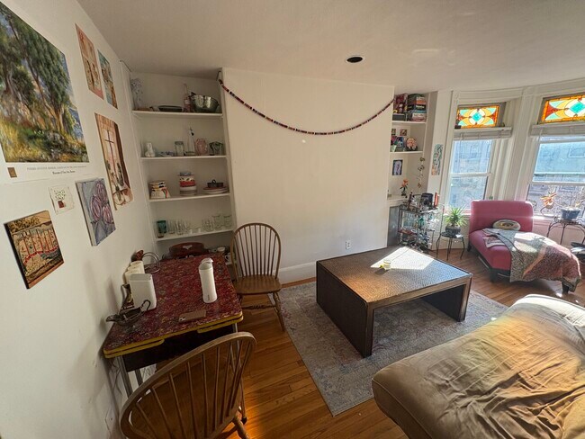 Foto del edificio - 45 Westland Ave