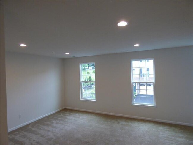 Foto del edificio - 2302 Pointe View Dr