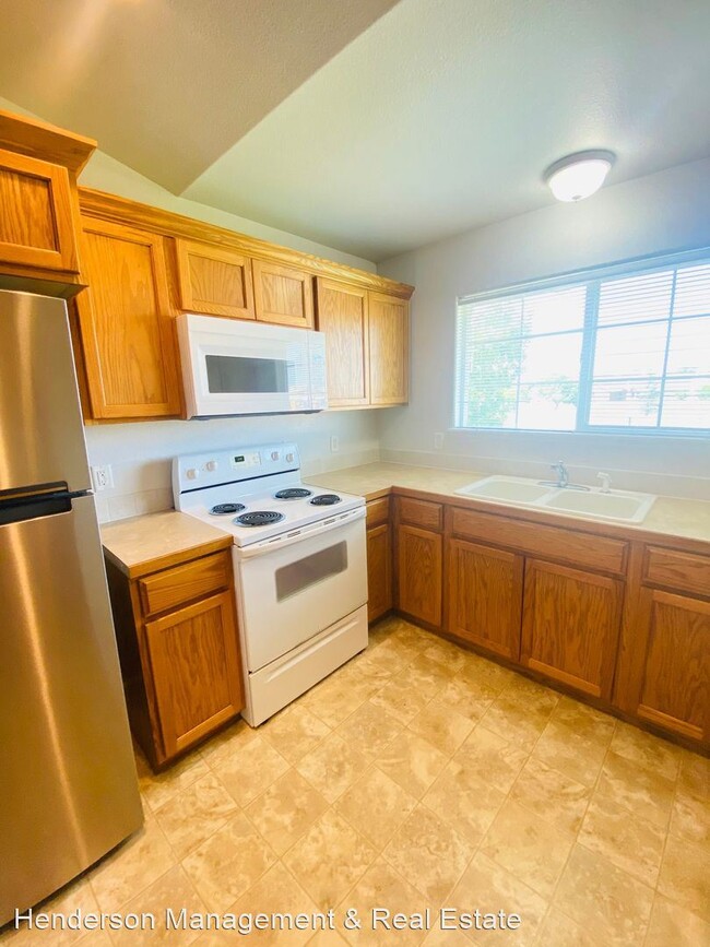 Building Photo - 2 br, 2 bath House - 1301 Lake Circle #10F