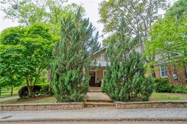 Building Photo - 560 Cleburne Terrace NE