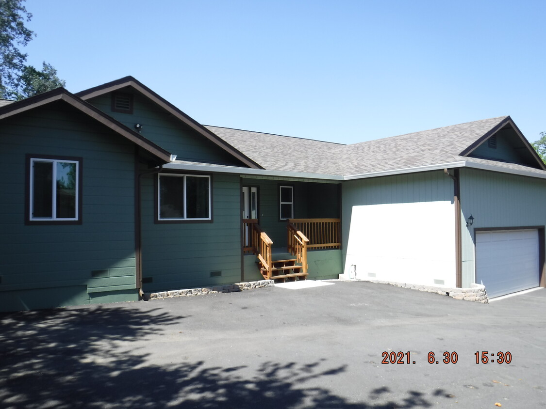 879 Pool St, Lakeport, CA 95453 - House Rental In Lakeport, CA ...