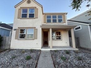 Building Photo - 2527 N Village Dr Building Photo - 2527 N Village Dr