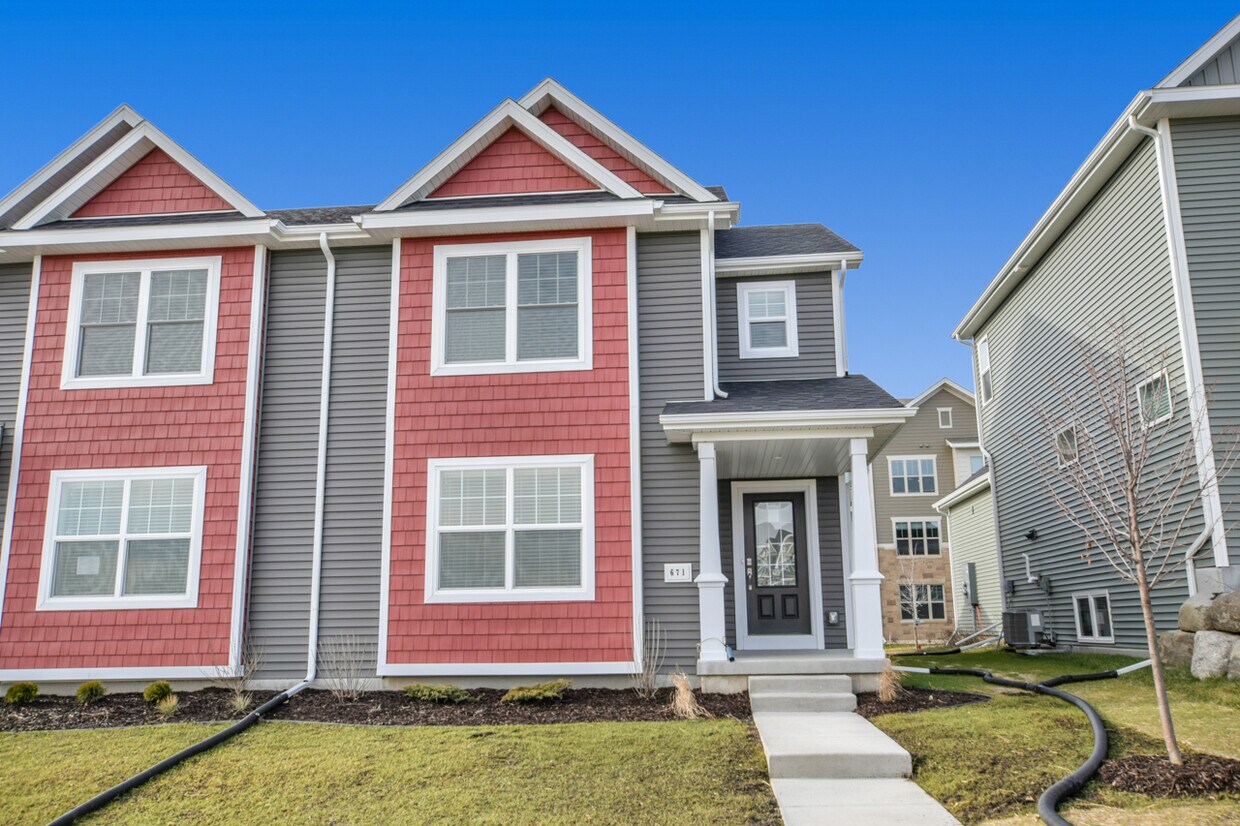 Foto principal - 671 Hillcrest Dr