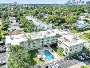 Building Photo - 1900 NE 8th Ct