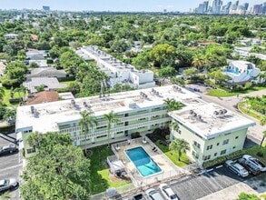 Building Photo - 1900 NE 8th Ct