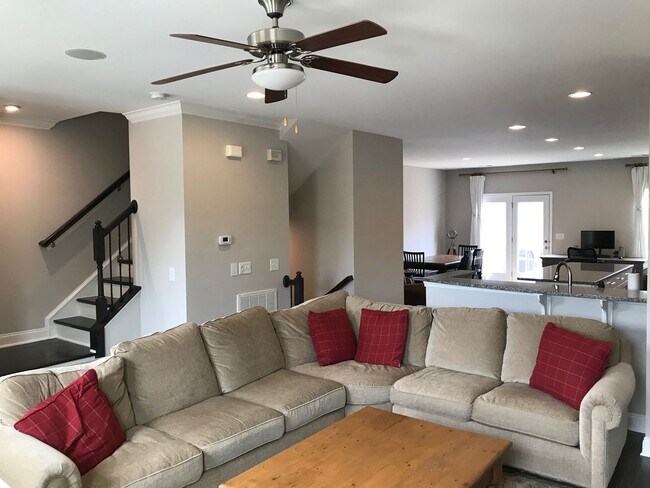 Foto del edificio - Former Model Townhome for Rent