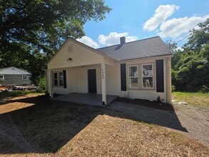 Building Photo - 4035 Leo St