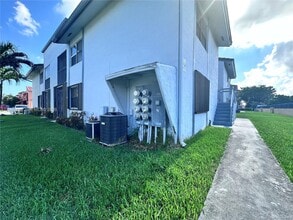 Building Photo - 2740 W 63rd Pl