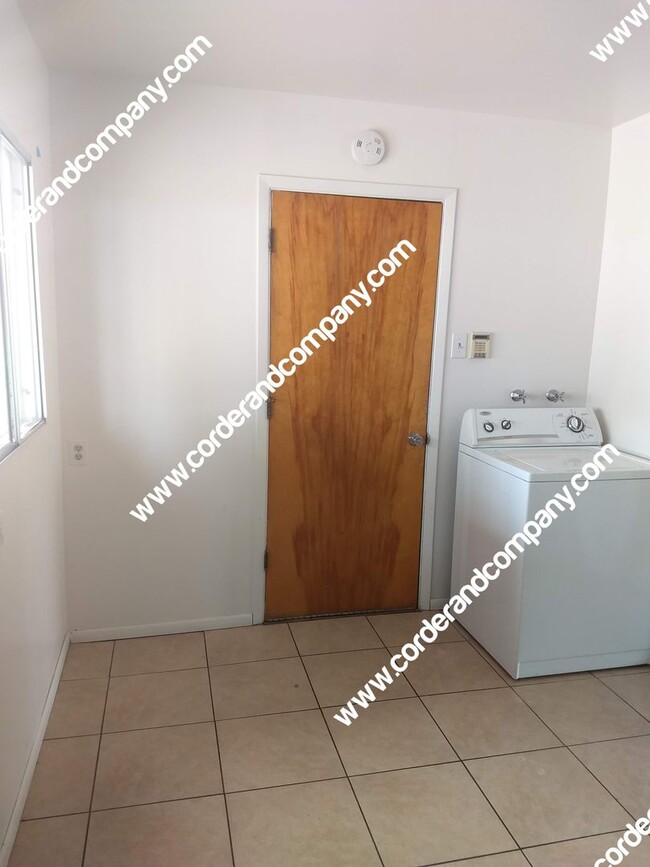 Foto del edificio - Beautiful 3 Bedroom, 1 Bathroom, 1 Car Gar...