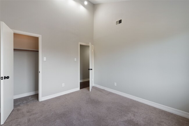 Building Photo - 8818 Vinkins Rd