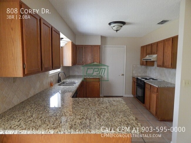 Building Photo - 808 Corey Dr