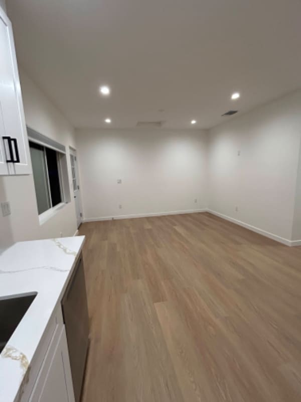 Foto del edificio - 1290 Sawyer Ave